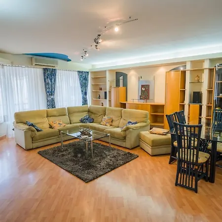 Artsy 3br Flat In Primaverii - Exlcusive Area Bukurešť