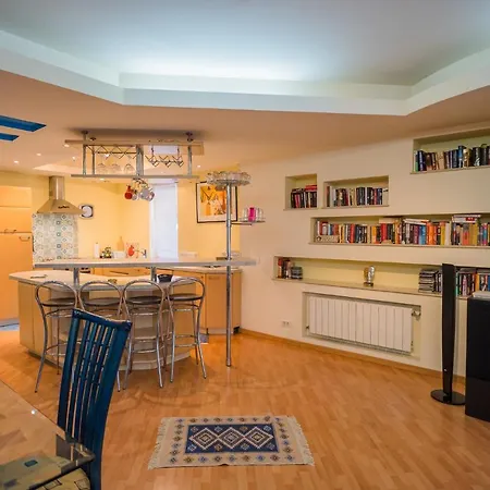 Апартаменти Artsy 3br Flat In Primaverii - Exlcusive Area *
