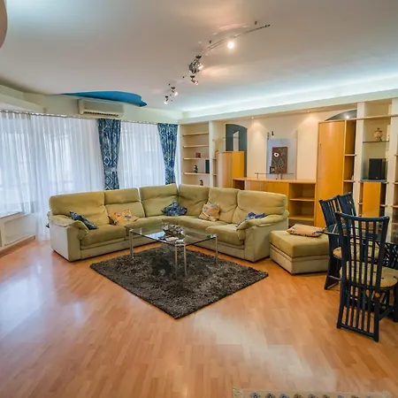 Апартаменти Artsy 3br Flat In Primaverii - Exlcusive Area