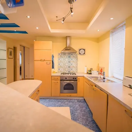 Artsy 3br Flat In Primaverii - Exlcusive Area Bukarest